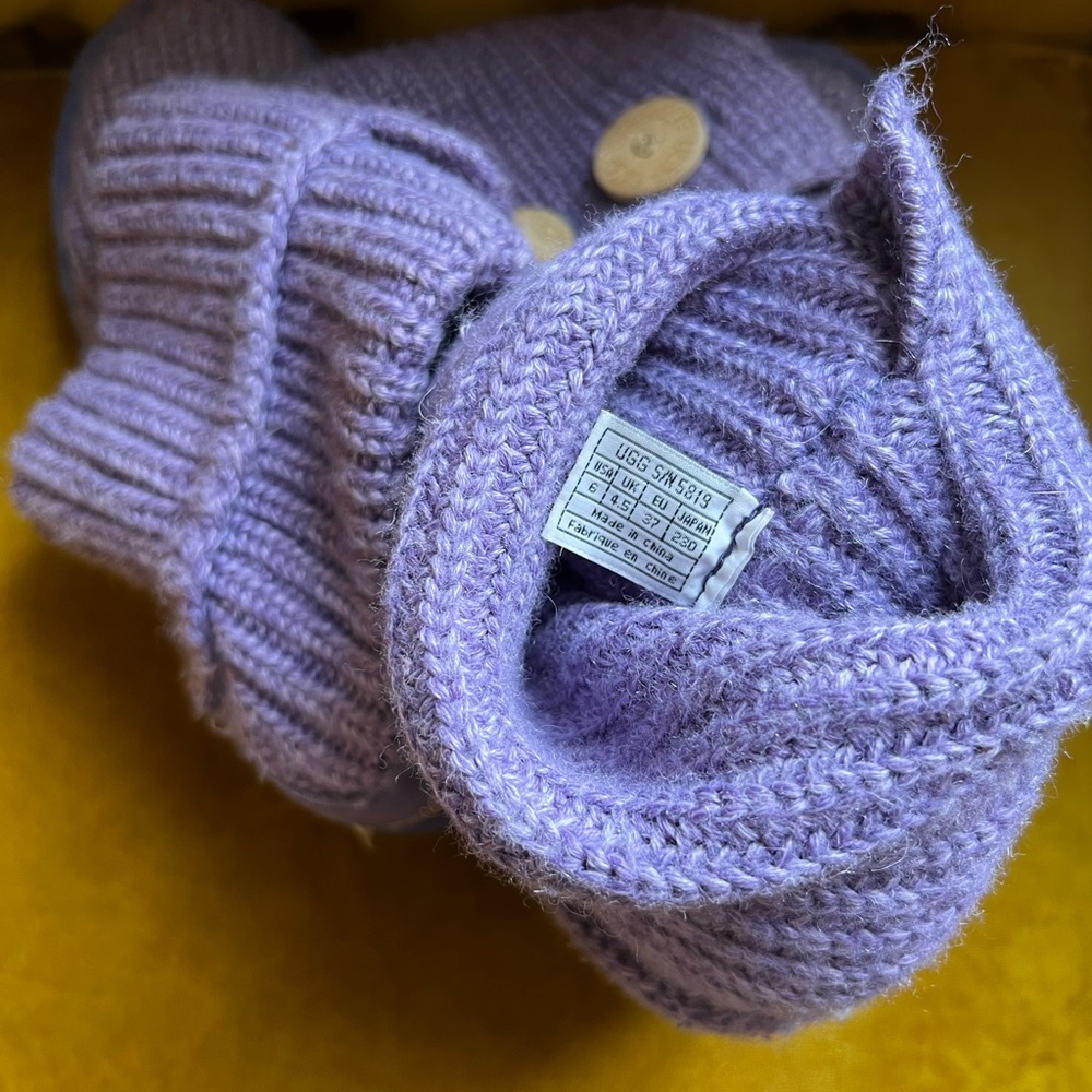 UGG Classic Cardy Knit
Purple (W)